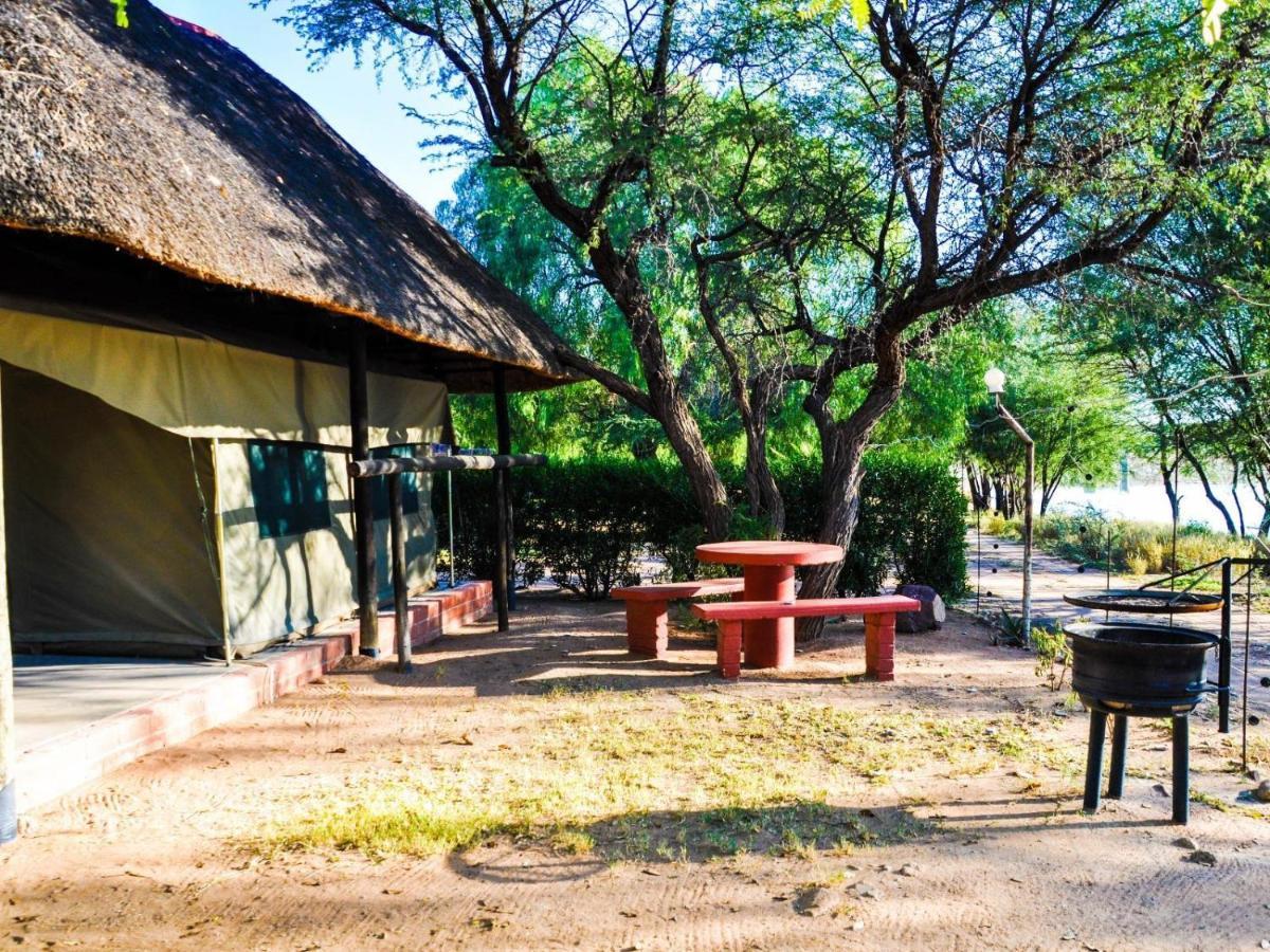 Die Dam - Transkalahari End Resort Gobabis Екстериор снимка